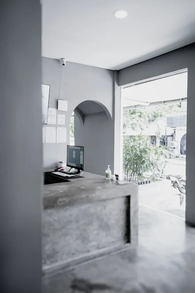 Front desk and treatment room at Mason's Ink